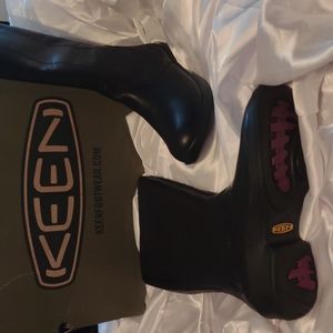 Keen leather boots
